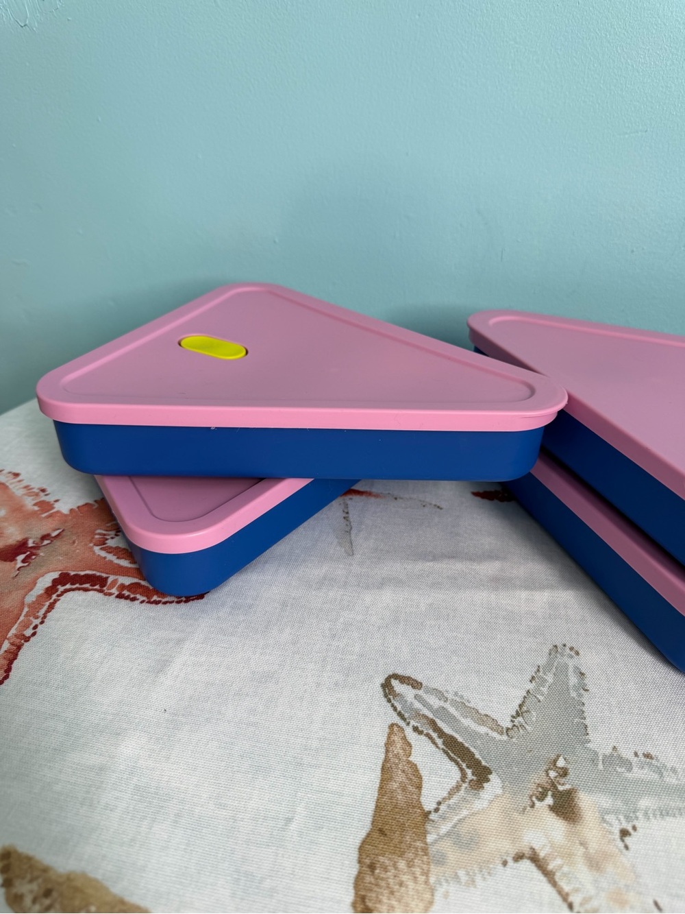 Blue and pink pizza-shaped lunchbox - Picture 7 of 7